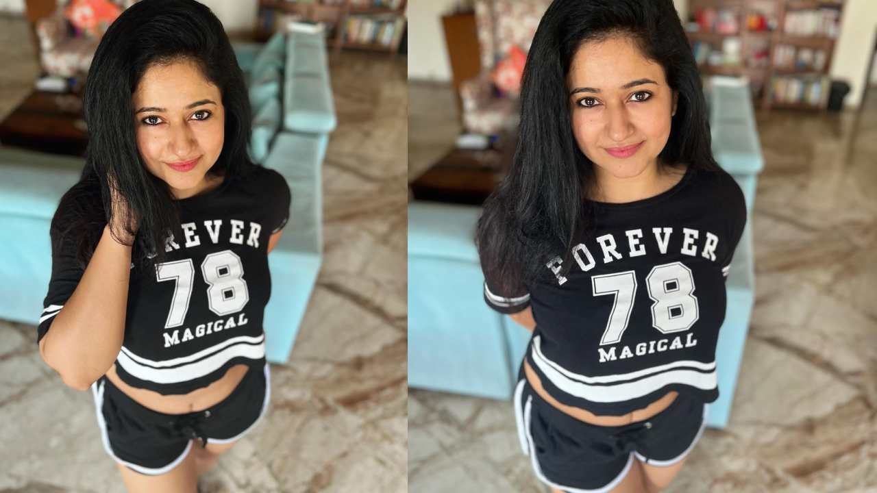 Poonam Bajwa : క్లోజప్ ఫొటోలతో క్యూట్ లుక్స్ ఇస్తున్న పూనమ్ బజ్వా.. .
