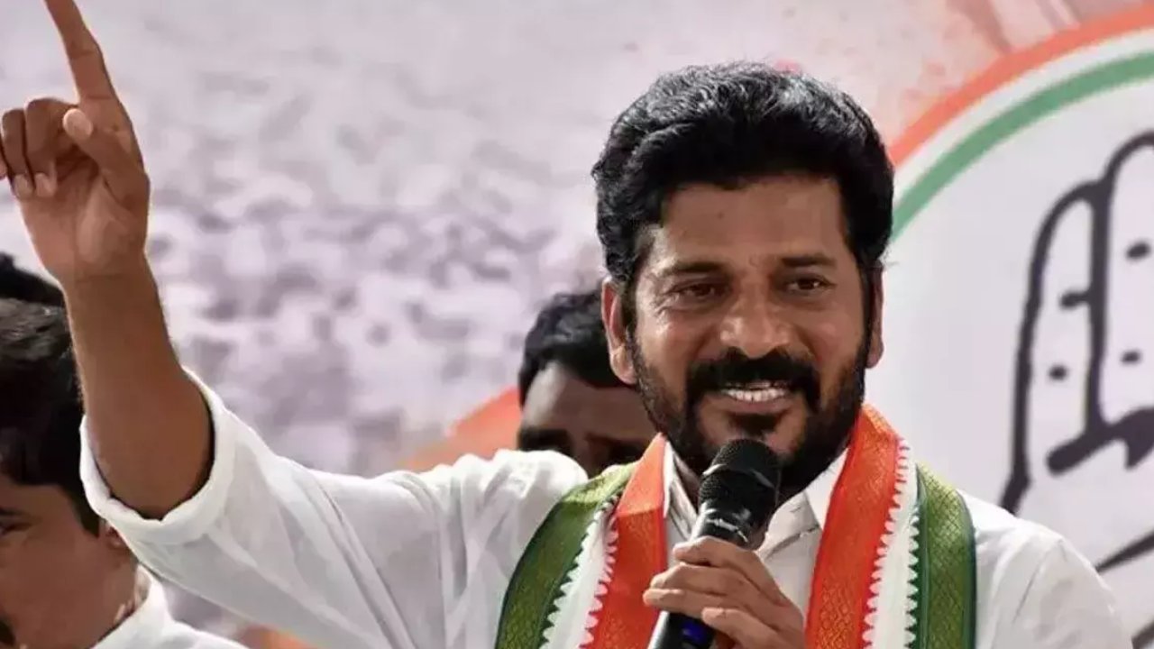 Revanth Reddy : అరవింద్ కుమార్ లీగల్ నోటీసులు ప్రజాస్వామ్య స్ఫూర్తికే విరుద్ధం.. వాటిని వెనక్కి తీసుకోవాలి : రేవంత్ రెడ్డి Revanth Reddy : అరవింద్ కుమార్ లీగల్ నోటీసులు ప్రజాస్వామ్య స్ఫూర్తికే విరుద్ధం.. వాటిని వెనక్కి తీసుకోవాలి : రేవంత్ రెడ్డి