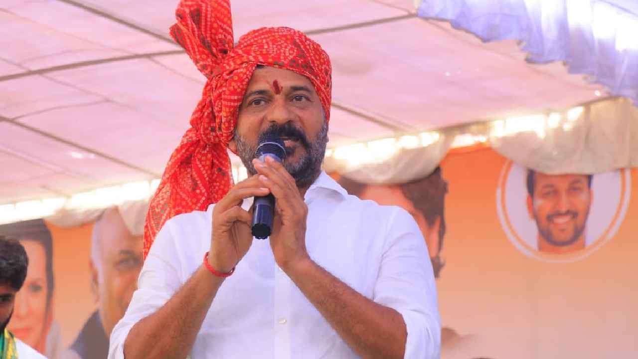 Revanth Reddy: ఖమ్మం వేదికగా కాంగ్రెస్ ఎన్నికల శంఖారావం.. బీఆర్ఎస్ ఎన్ని అడ్డుగోడలు పెట్టినా పడగొడతాం: రేవంత్ రెడ్డి Revanth Reddy: ఖమ్మం వేదికగా కాంగ్రెస్ ఎన్నికల శంఖారావం.. బీఆర్ఎస్ ఎన్ని అడ్డుగోడలు పెట్టినా పడగొడతాం: రేవంత్ రెడ్డి