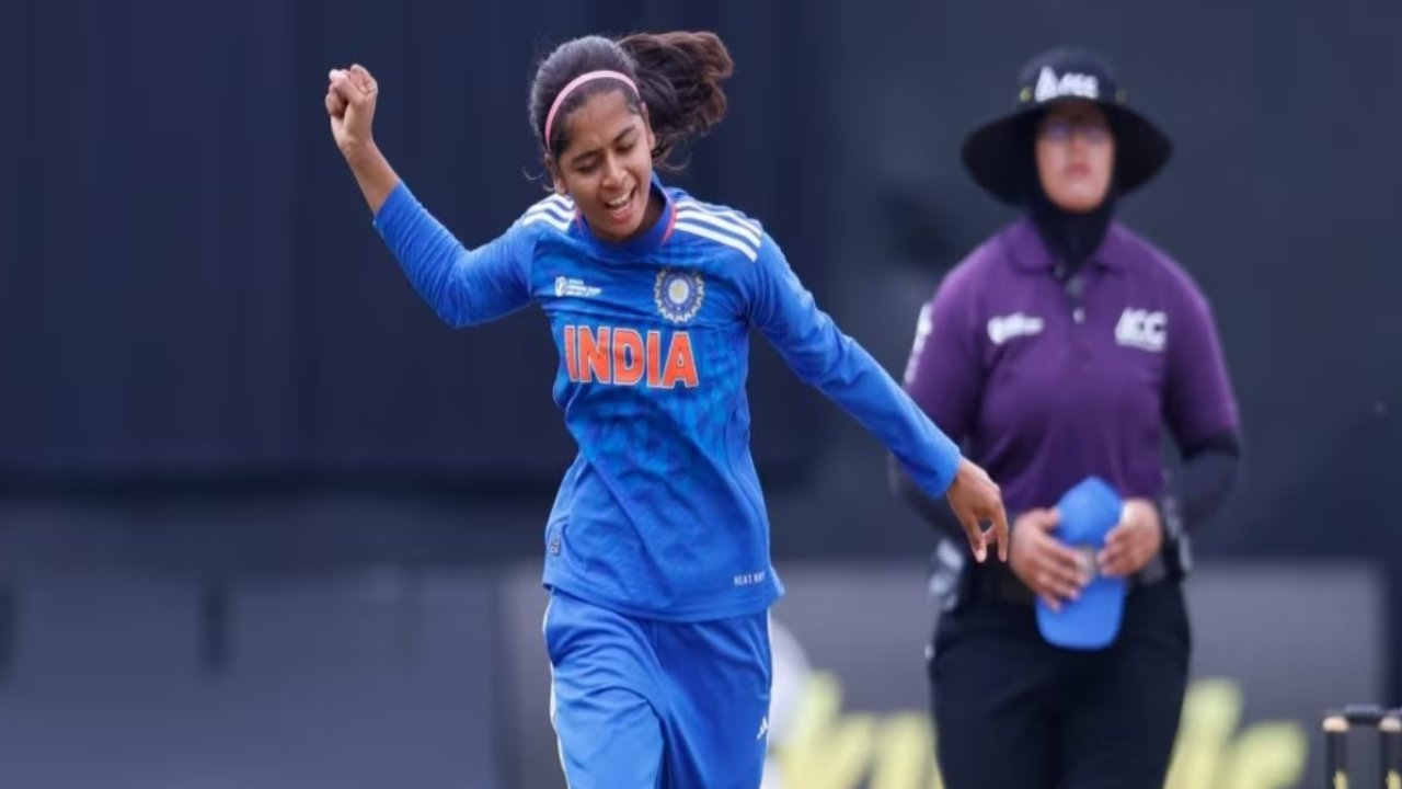 Womens Asia Cup 2023 : విజృంభించిన శ్రేయాంక పాటిల్.. 34 పరుగులకే కుప్పకూలిన ప్రత్యర్థి .. భారత్ ఘన విజయం Womens Asia Cup 2023 : విజృంభించిన శ్రేయాంక పాటిల్.. 34 పరుగులకే కుప్పకూలిన ప్రత్యర్థి .. భారత్ ఘన విజయం