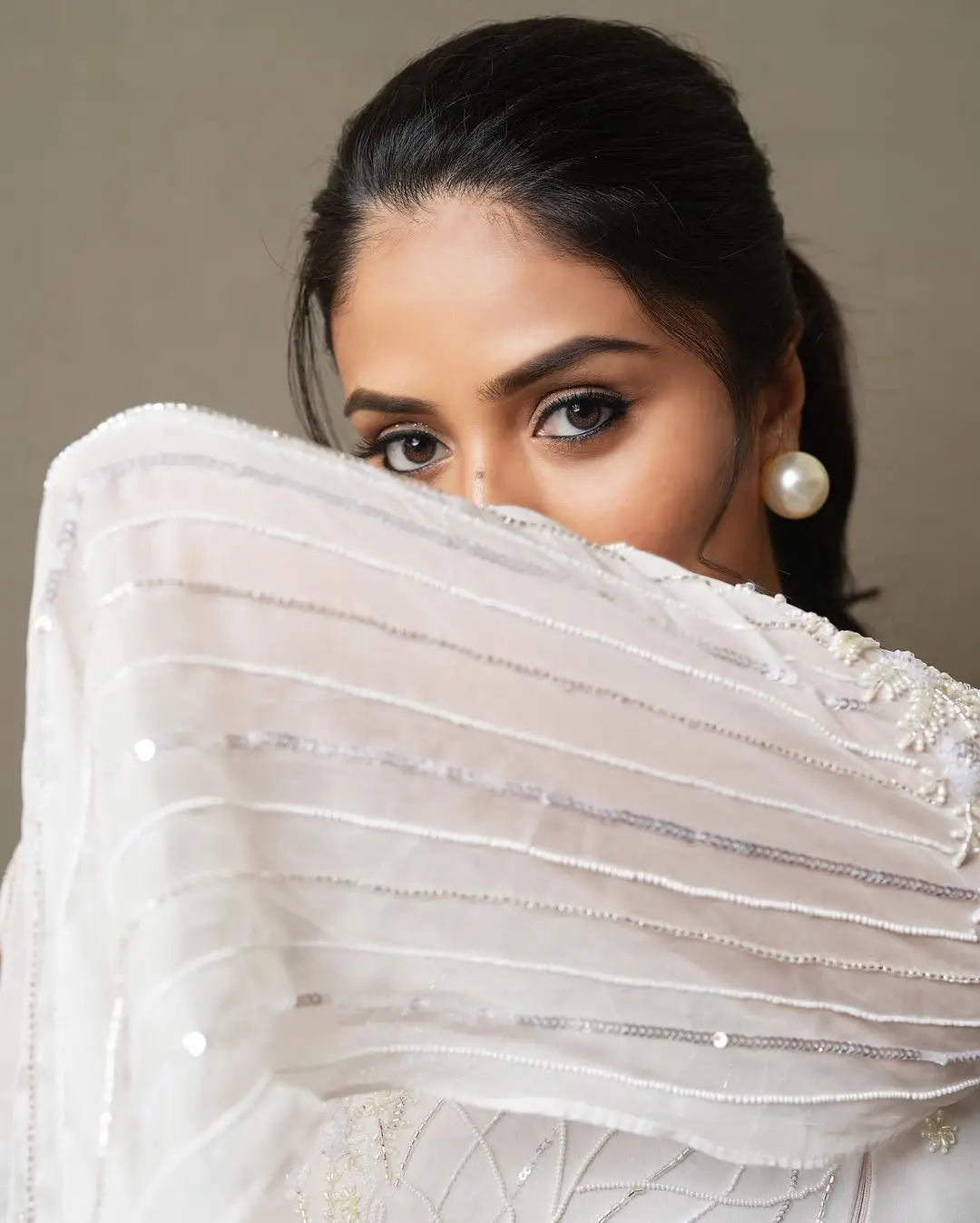 Sreemukhi Gorgeous looks in White Dress