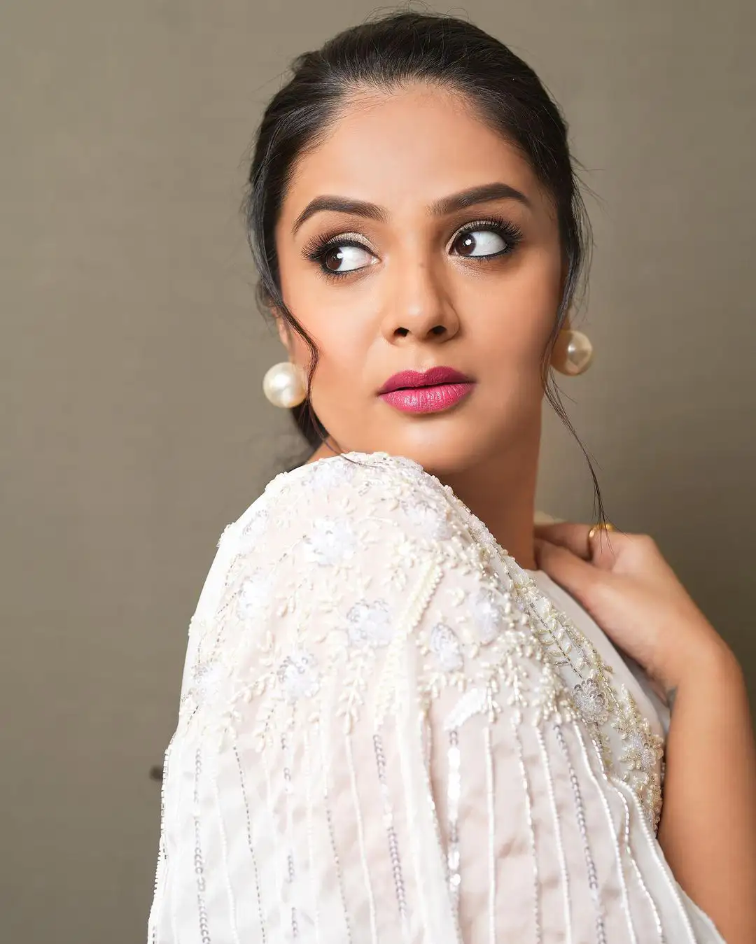 Sreemukhi Gorgeous looks in White Dress