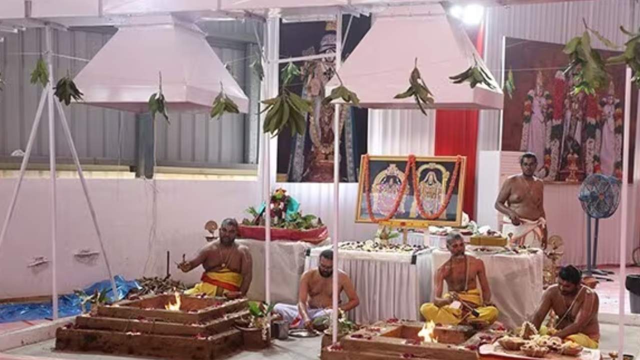 Srivari Temple : తిరుమల తరహాలో నవీ ముంబాయిలో శ్రీవారి ఆలయం.. భూమి పూజ చేసిన అర్చకులు Srivari Temple : తిరుమల తరహాలో నవీ ముంబాయిలో శ్రీవారి ఆలయం.. భూమి పూజ చేసిన అర్చకులు