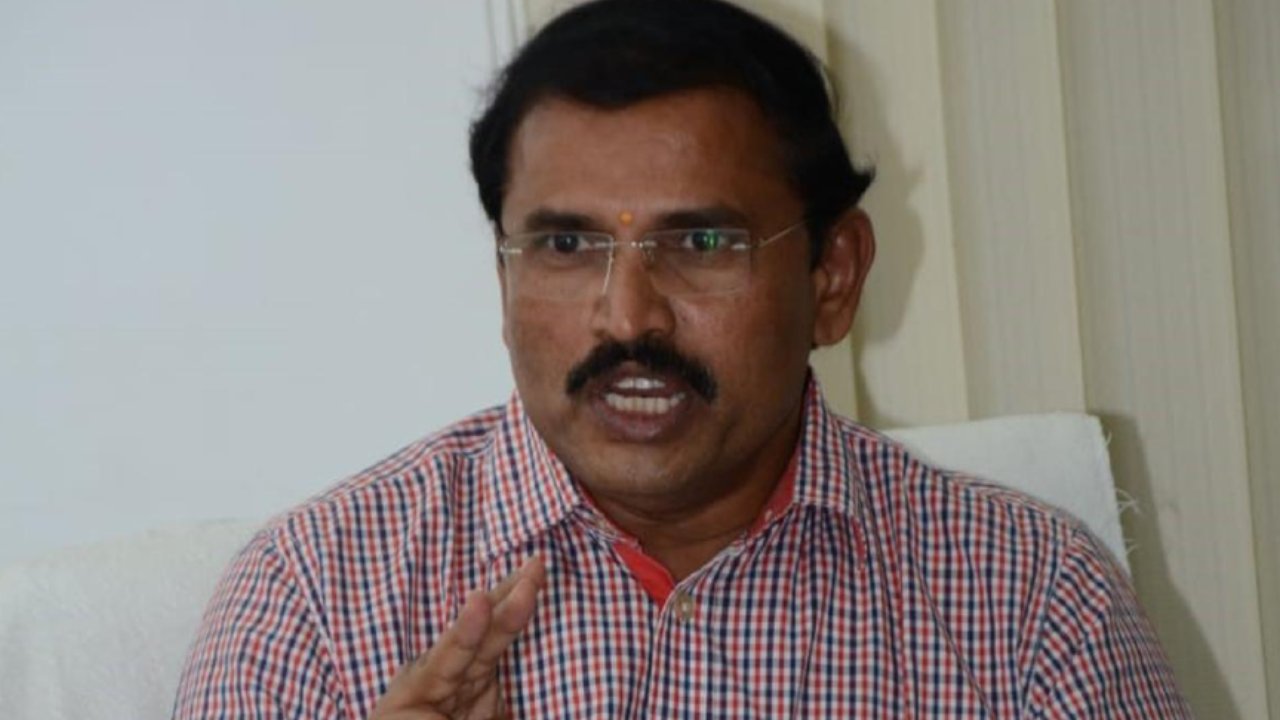 TS-RERA Chairman: ఆరేళ్ల తరువాత..! ‘రెరా’ చైర్మన్గా సత్యనారాయణ.. మరో ఇద్దరు సభ్యుల నియామకం TS-RERA Chairman: ఆరేళ్ల తరువాత..! ‘రెరా’ చైర్మన్గా సత్యనారాయణ.. మరో ఇద్దరు సభ్యుల నియామకం