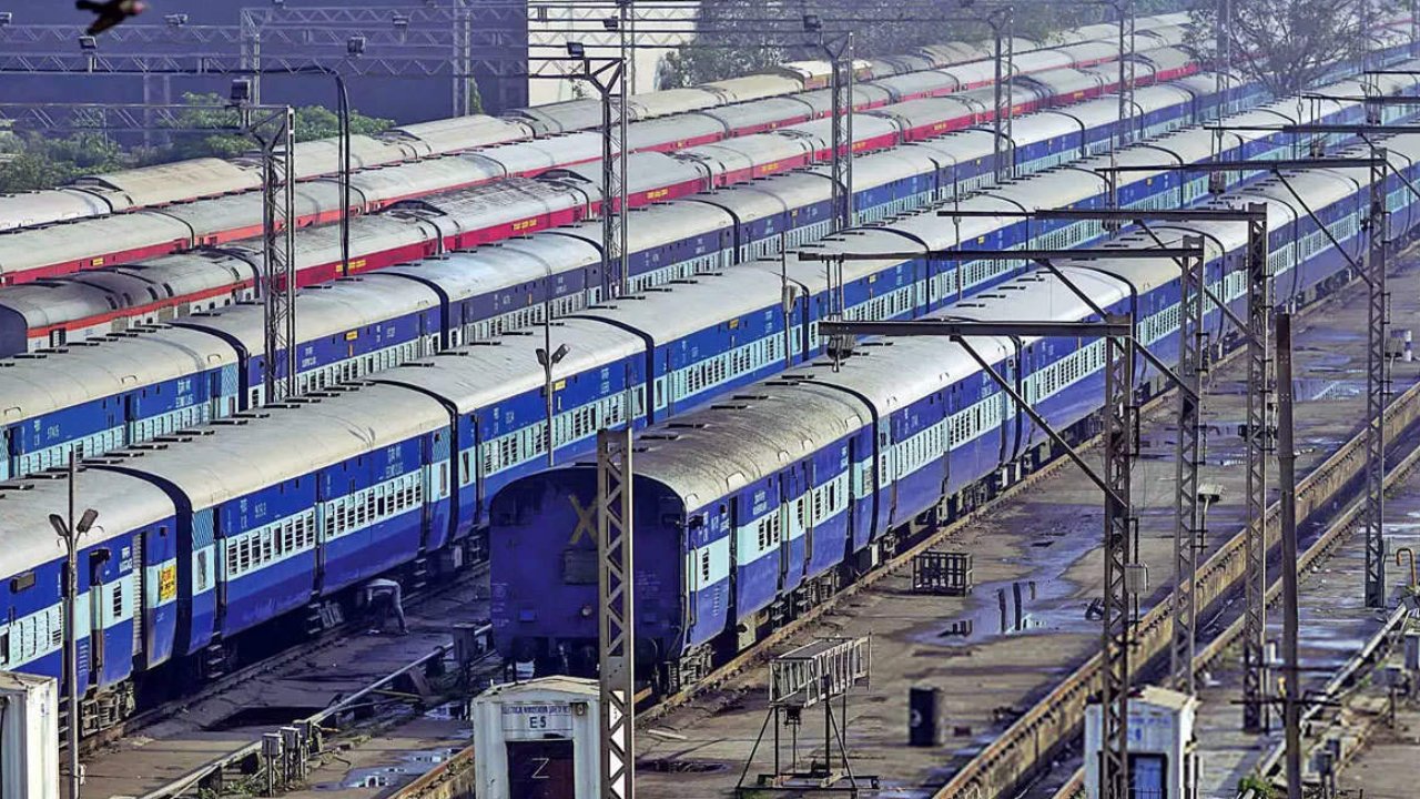South Central Railway: ఒడిశా రైలు ప్రమాదం నేపథ్యంలో.. 9వ తేదీ వరకు పలు రైళ్లు రద్దు South Central Railway: ఒడిశా రైలు ప్రమాదం నేపథ్యంలో.. 9వ తేదీ వరకు పలు రైళ్లు రద్దు