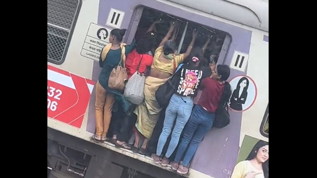 netizens shares video and says an elderly woman travelling edge of danger in mumbai local train