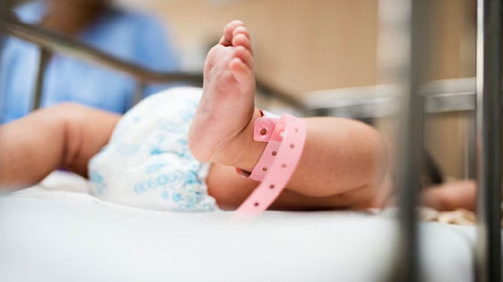 mother dipped her newborn baby fingers in boiling oil