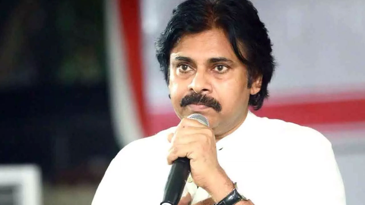 Varahi Yatra: అంబేద్కర్ పేరు పెట్టడానికి పెద్ద గొడవే చేశారు.. కోనసీమ జిల్లాలో పవన్ Varahi Yatra: అంబేద్కర్ పేరు పెట్టడానికి పెద్ద గొడవే చేశారు.. కోనసీమ జిల్లాలో పవన్