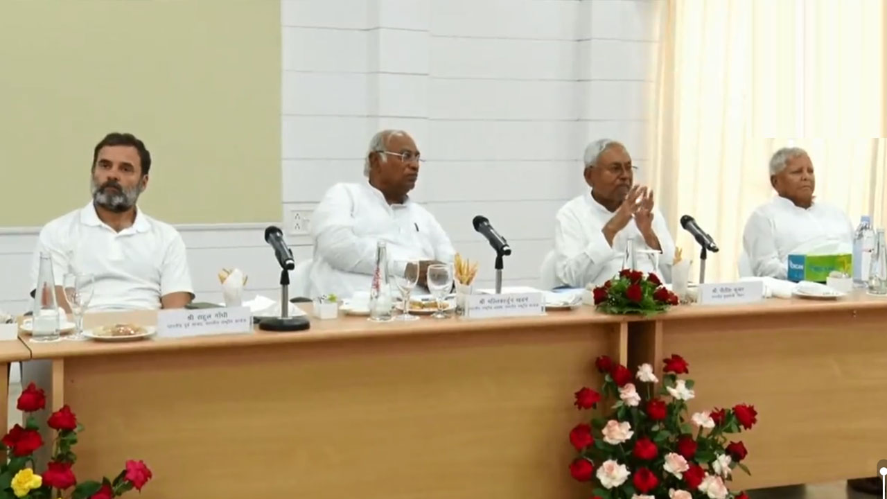 Opposition Meet-Live : జూలై 10 లేదా 12న మళ్లీ విపక్షాల సమావేశం.. Opposition Meet-Live : జూలై 10 లేదా 12న మళ్లీ విపక్షాల సమావేశం..