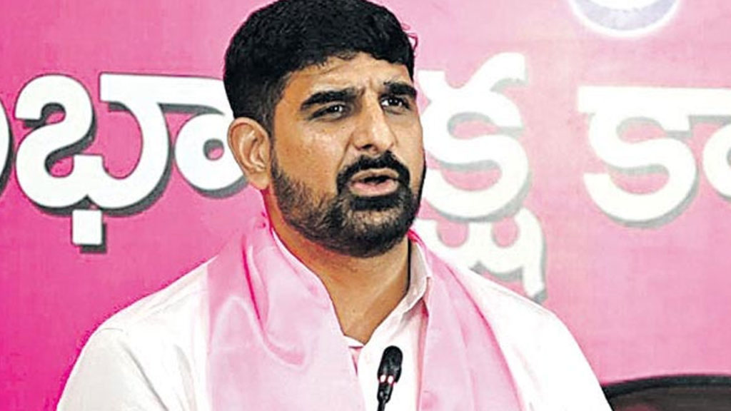 kaushik reddy attacks eatala rajender after eatala jamuna critics