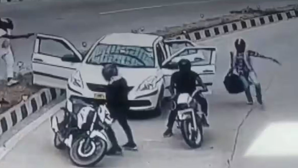 Thieves chose tunnel for robbery thinking other cars won't stop