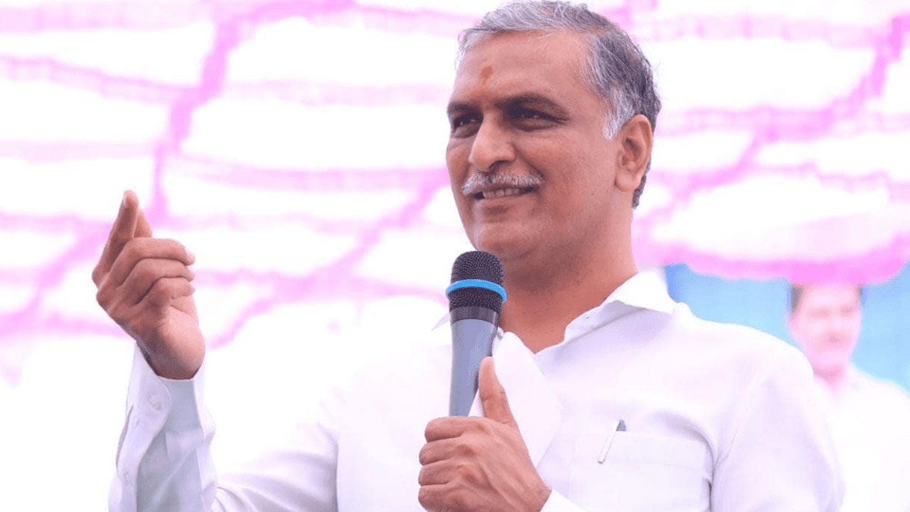 Harish Rao: ఈయన లోకల్ వ్యక్తి.. బీదవాడు, అందరివాడు: మంత్రి హరీశ్ రావు Harish Rao: ఈయన లోకల్ వ్యక్తి.. బీదవాడు, అందరివాడు: మంత్రి హరీశ్ రావు