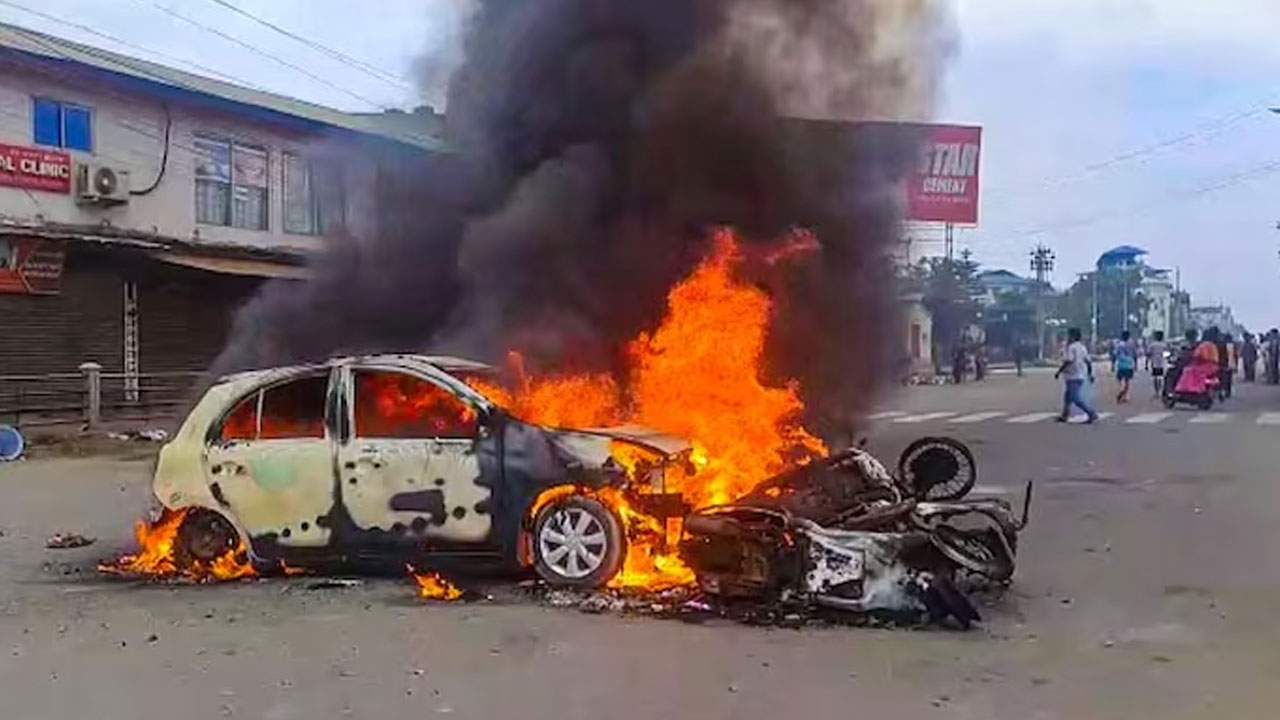 Manipur Violence: మణిపూర్ అల్లర్లపై ఆరు కేసులు నమోదు.. విచారణ వేగవంతం చేసిన సీబీఐ Manipur Violence: మణిపూర్ అల్లర్లపై ఆరు కేసులు నమోదు.. విచారణ వేగవంతం చేసిన సీబీఐ