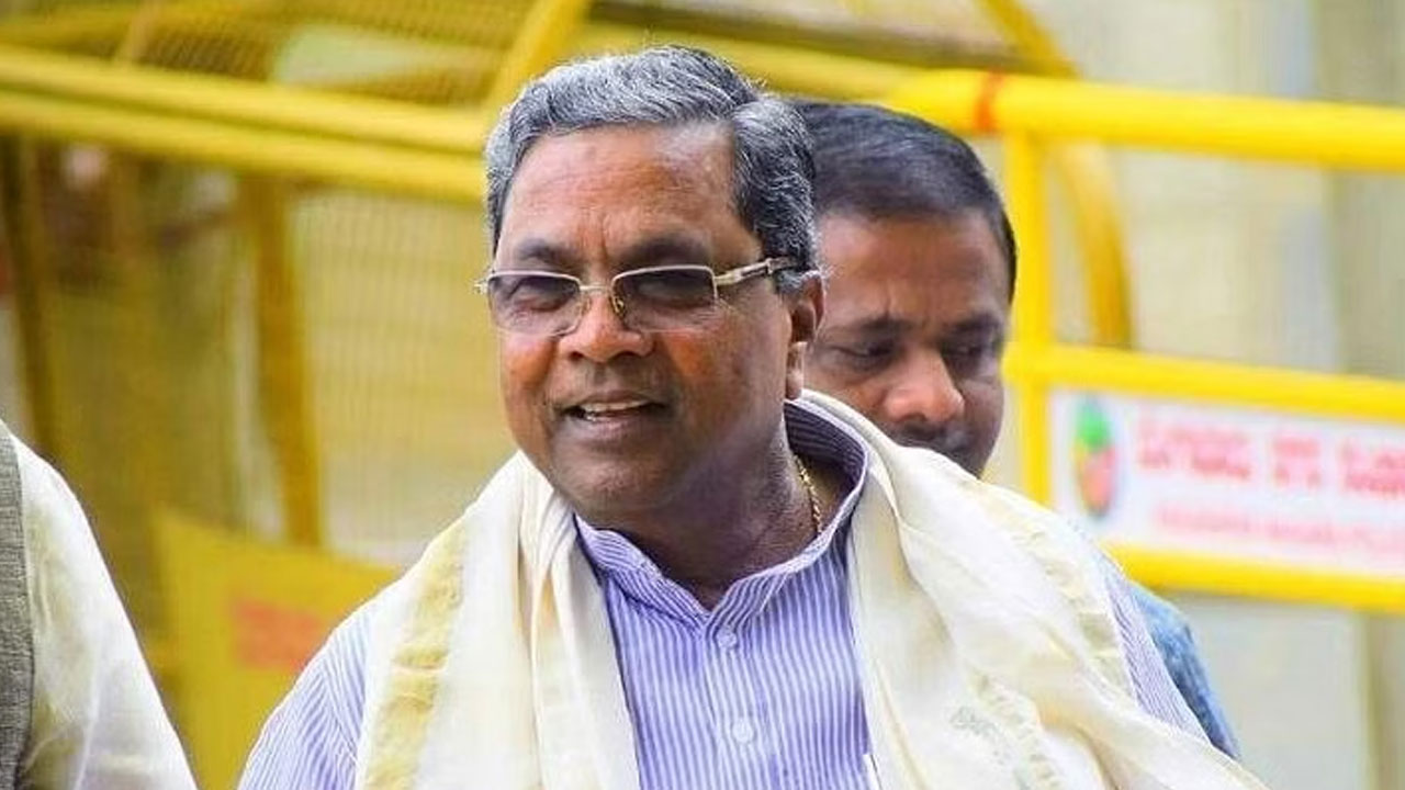Karnataka Politics: ఉచిత బస్సు ప్రయాణం ప్రారంభానికి ముందే మరో సంచలన ప్రకటన చేసిన కర్ణాటక సీఎం Karnataka Politics: ఉచిత బస్సు ప్రయాణం ప్రారంభానికి ముందే మరో సంచలన ప్రకటన చేసిన కర్ణాటక సీఎం