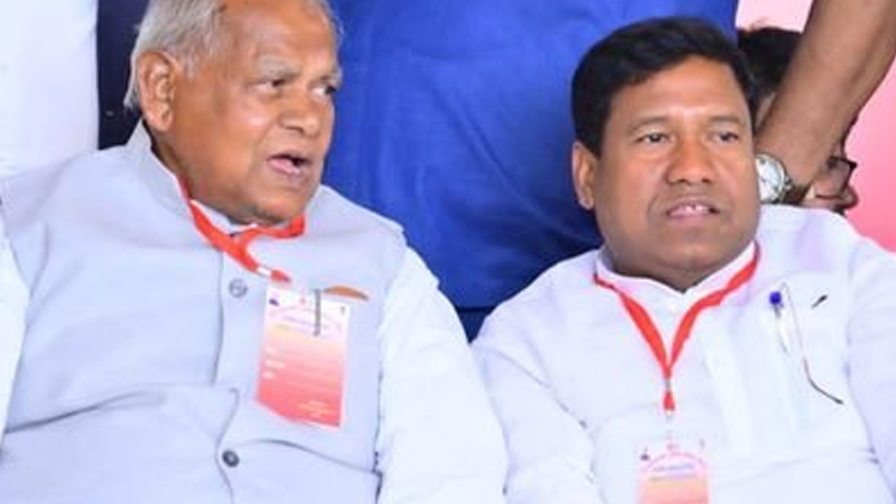 Bihar Politics: నితీశ్-తేజశ్వీలకు ఝలక్.. మంత్రి పదవికి రాజీనామా చేసిన సంతోష్ కుమార్ Bihar Politics: నితీశ్-తేజశ్వీలకు ఝలక్.. మంత్రి పదవికి రాజీనామా చేసిన సంతోష్ కుమార్