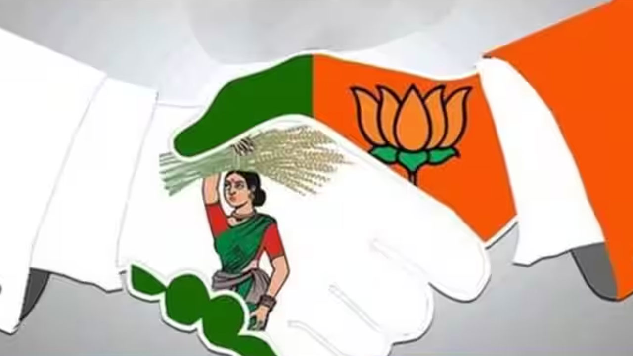 Karnataka Politics: కర్ణాటకలో కాంగ్రెస్ పార్టీకి వ్యతిరేకంగా కొత్త కూటమి.. బీజేపీ-జేడీఎస్ పొత్తు? Karnataka Politics: కర్ణాటకలో కాంగ్రెస్ పార్టీకి వ్యతిరేకంగా కొత్త కూటమి.. బీజేపీ-జేడీఎస్ పొత్తు?