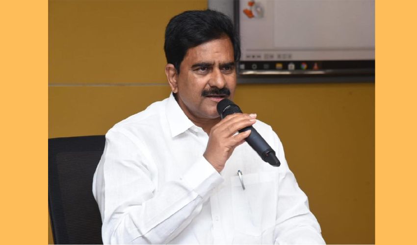 లేటరైట్ గనులు, పోర్టులు, ప్రకృతి సంపద మొత్తం వారి గుప్పెట్లోనే: దేవినేని ఉమ లేటరైట్ గనులు, పోర్టులు, ప్రకృతి సంపద మొత్తం వారి గుప్పెట్లోనే: దేవినేని ఉమ