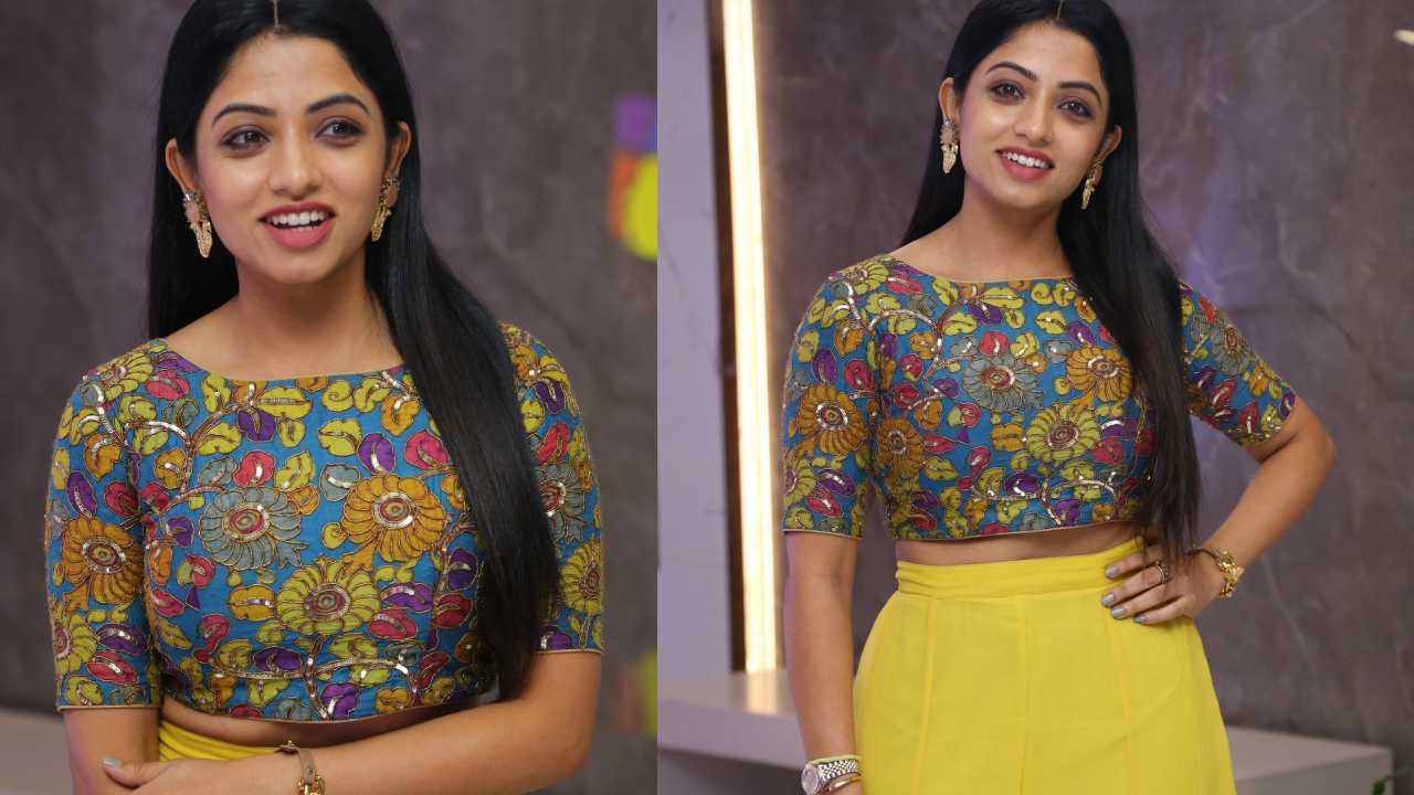 Navya Swami : నవ్వులతో ముంచేస్తున్న నవ్యస్వామి..