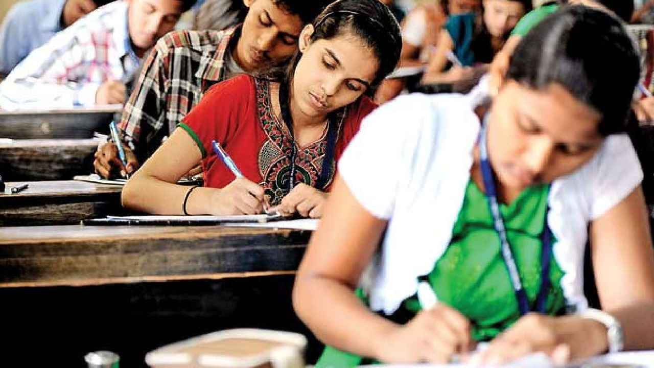 Andhra Pradesh : టెన్త్ విద్యార్థులకు ముఖ్యమైన అలర్ట్.. పదో తరగతి ప్రశ్నపత్రాల్లో మార్పులు Andhra Pradesh : టెన్త్ విద్యార్థులకు ముఖ్యమైన అలర్ట్.. పదో తరగతి ప్రశ్నపత్రాల్లో మార్పులు