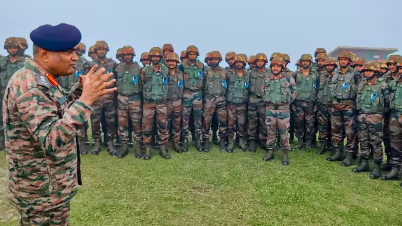 China Military: తీరు మార్చుకోని చైనా.. ఎల్ఏసీ సమీపంలో సైనిక బలాన్ని పెంచుకుంటున్న డ్రాగన్ కంట్రీ China Military: తీరు మార్చుకోని చైనా.. ఎల్ఏసీ సమీపంలో సైనిక బలాన్ని పెంచుకుంటున్న డ్రాగన్ కంట్రీ