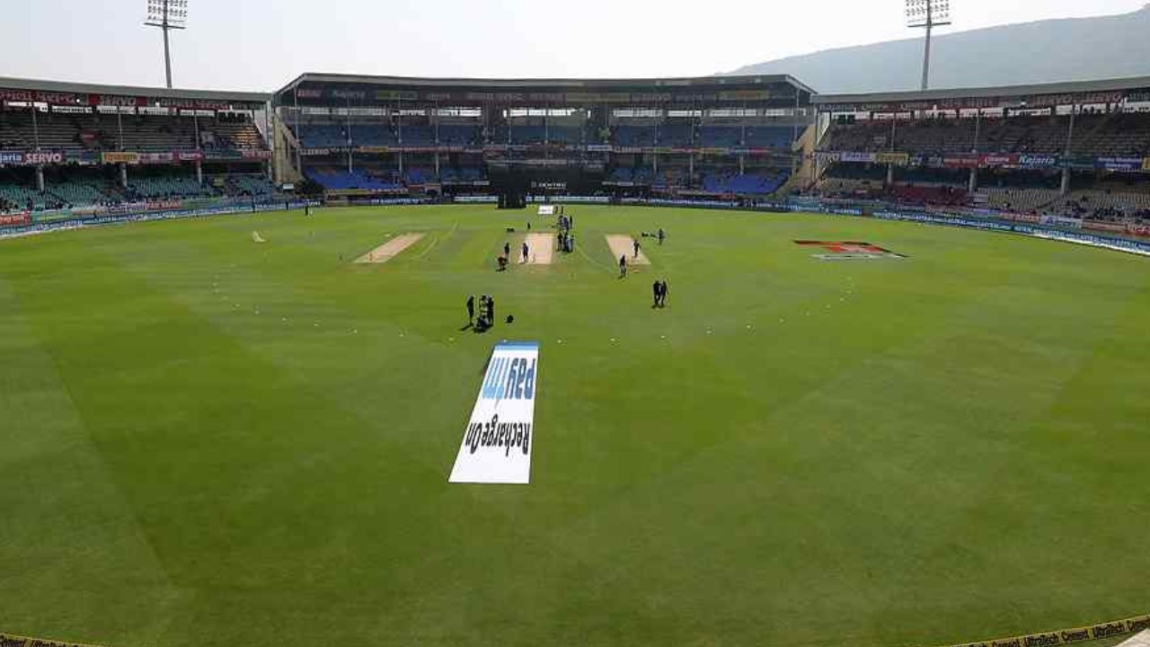 Team india: హైదరాబాద్లో రెండు మ్యాచ్లు, విశాఖలో రెండు మ్యాచ్లు.. తేదీలు ప్రకటించిన బీసీసీఐ .. Team india: హైదరాబాద్లో రెండు మ్యాచ్లు, విశాఖలో రెండు మ్యాచ్లు.. తేదీలు ప్రకటించిన బీసీసీఐ ..