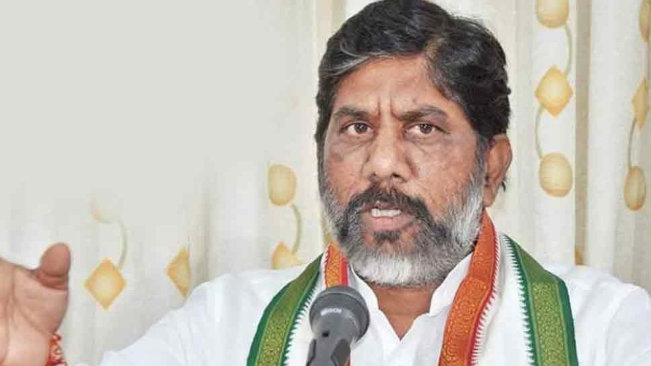Bhatti Vikramarka : తెలంగాణ వనరులను దోచేస్తున్న ప్రభుత్వ పెద్దలు : భట్టి విక్రమార్క Bhatti Vikramarka : తెలంగాణ వనరులను దోచేస్తున్న ప్రభుత్వ పెద్దలు : భట్టి విక్రమార్క
