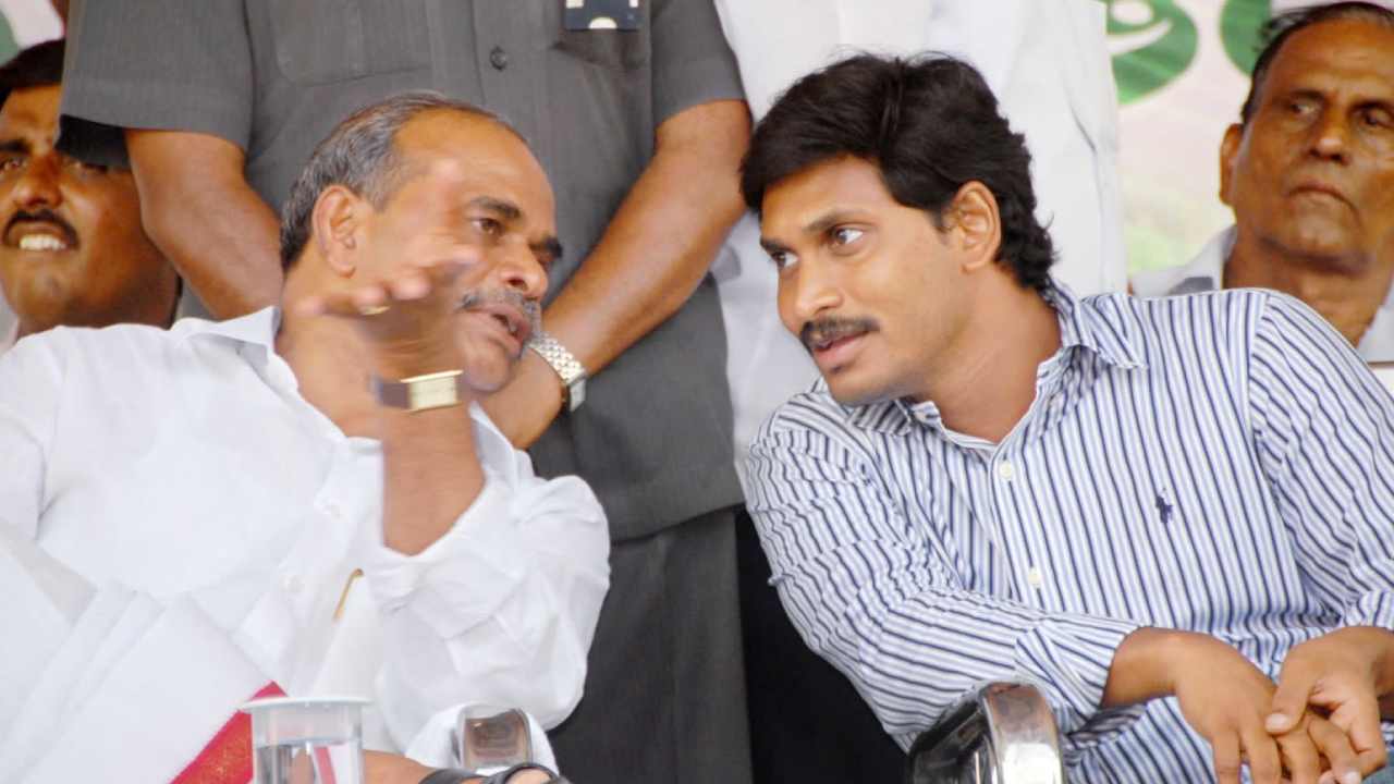 YSR 74th jayanthi : వైఎస్ఆర్ జయంతి సందర్భంగా సీఎం జగన్ భావోద్వేగ ట్వీట్.. ఏమన్నారంటే.. YSR 74th jayanthi : వైఎస్ఆర్ జయంతి సందర్భంగా సీఎం జగన్ భావోద్వేగ ట్వీట్.. ఏమన్నారంటే..