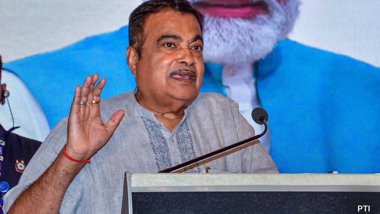 Nitin Gadkari: అలాచేస్తే.. అన్నదాతలు ఇంధనదాతలవుతారు..! రూ.15కే లీటర్ పెట్రోల్.. కేంద్ర మంత్రి గడ్కరీ న్యూ ఫార్ములా .. Nitin Gadkari: అలాచేస్తే.. అన్నదాతలు ఇంధనదాతలవుతారు..! రూ.15కే లీటర్ పెట్రోల్.. కేంద్ర మంత్రి గడ్కరీ న్యూ ఫార్ములా ..