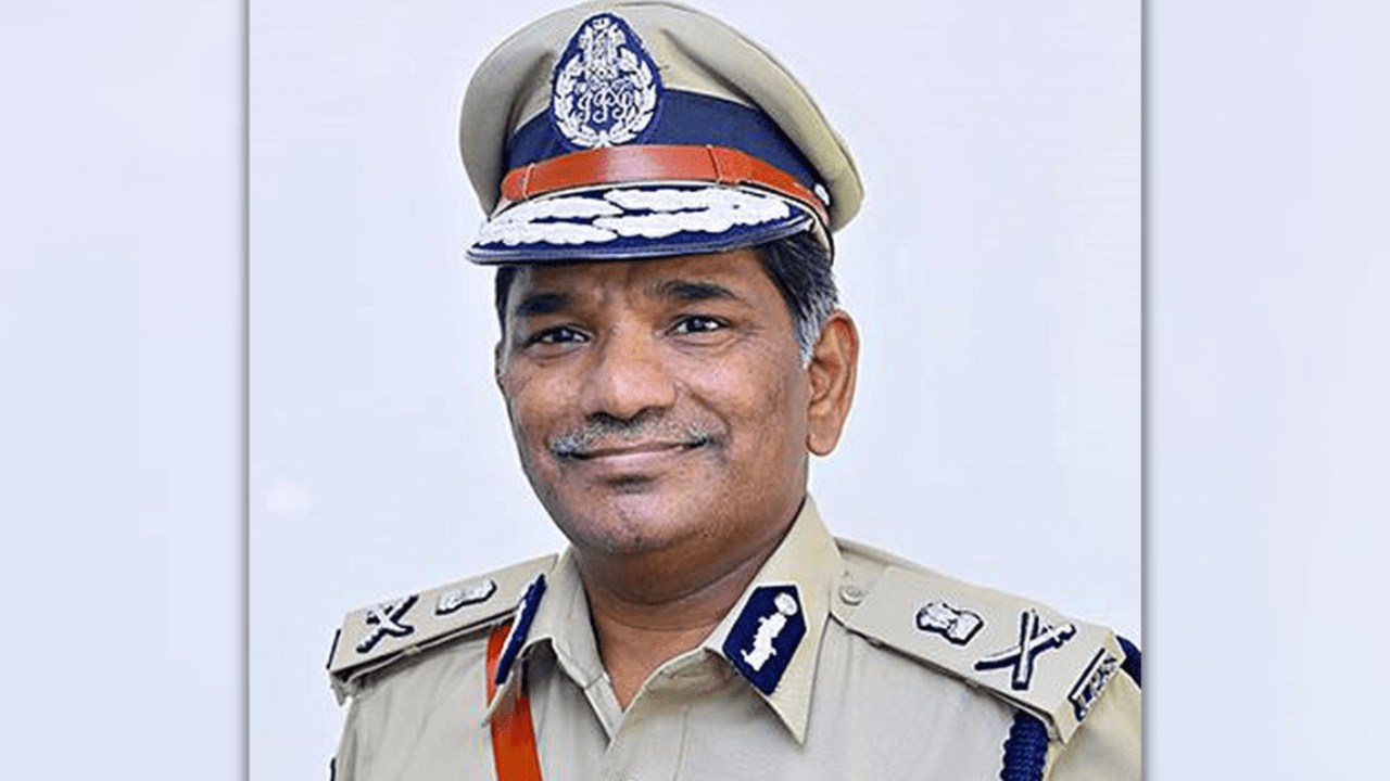 DGP Rajendranath Reddy : క్రైమ్ రేటు చాలా తగ్గింది.. పోలీసుల పనితీరు భేష్ : డీజీపీ రాజేంద్రనాథ్ రెడ్డి DGP Rajendranath Reddy : క్రైమ్ రేటు చాలా తగ్గింది.. పోలీసుల పనితీరు భేష్ : డీజీపీ రాజేంద్రనాథ్ రెడ్డి