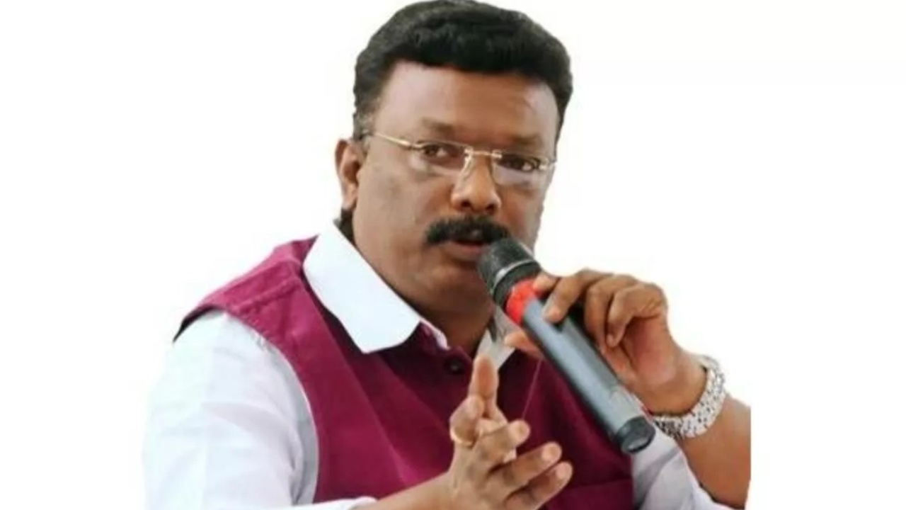Dasoju Sravan Kumar : రేవంత్ రెడ్డి అభిమానులమంటూ ఫోన్ చేసి.. నాకు, నా కుటుంబ సభ్యులకు బెదిరింపులు : దాసోజ్ శ్రావణ్ కుమార్ Dasoju Sravan Kumar : రేవంత్ రెడ్డి అభిమానులమంటూ ఫోన్ చేసి.. నాకు, నా కుటుంబ సభ్యులకు బెదిరింపులు : దాసోజ్ శ్రావణ్ కుమార్