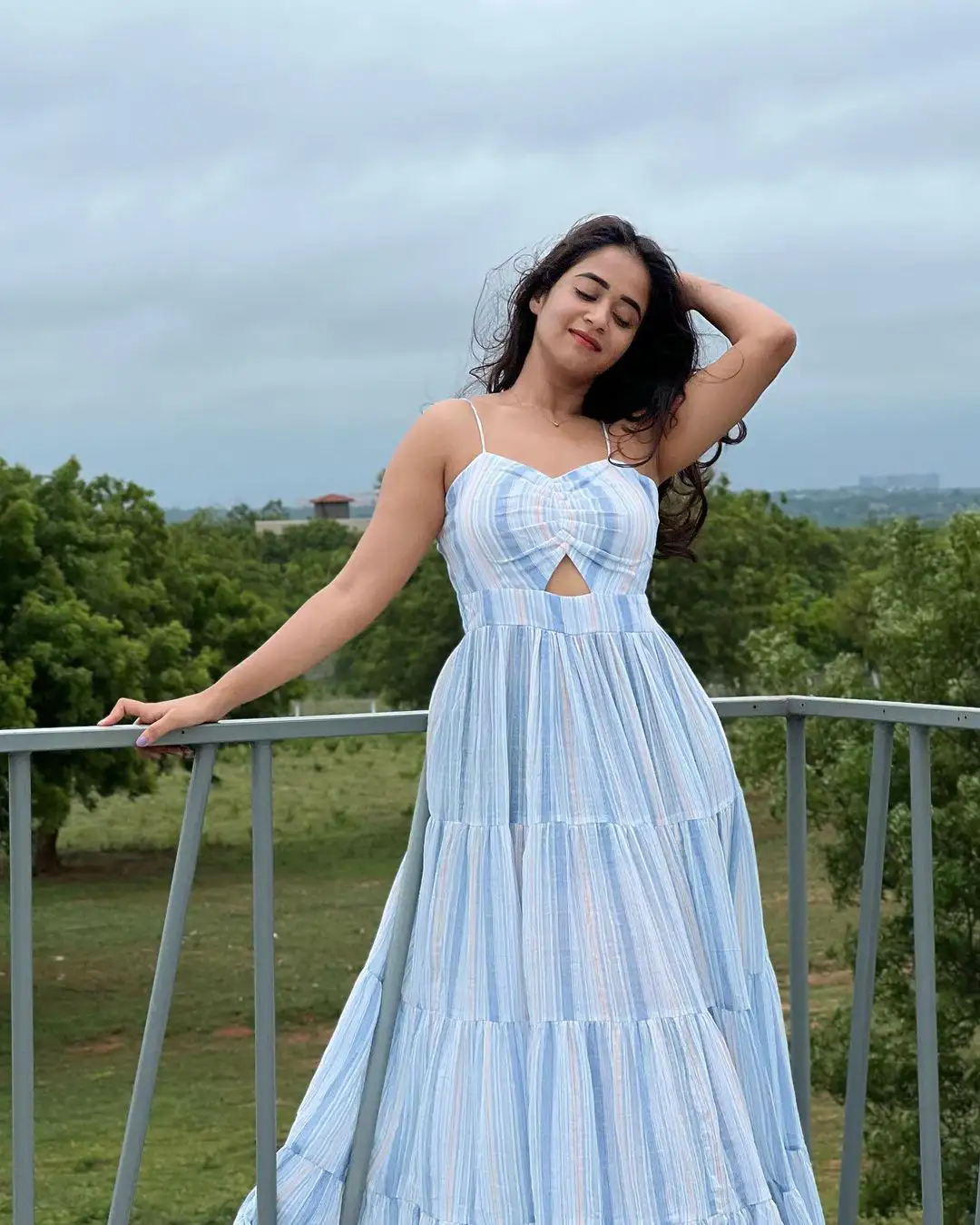Deepthi Sunaina cute looks with Enjoying Monsoon