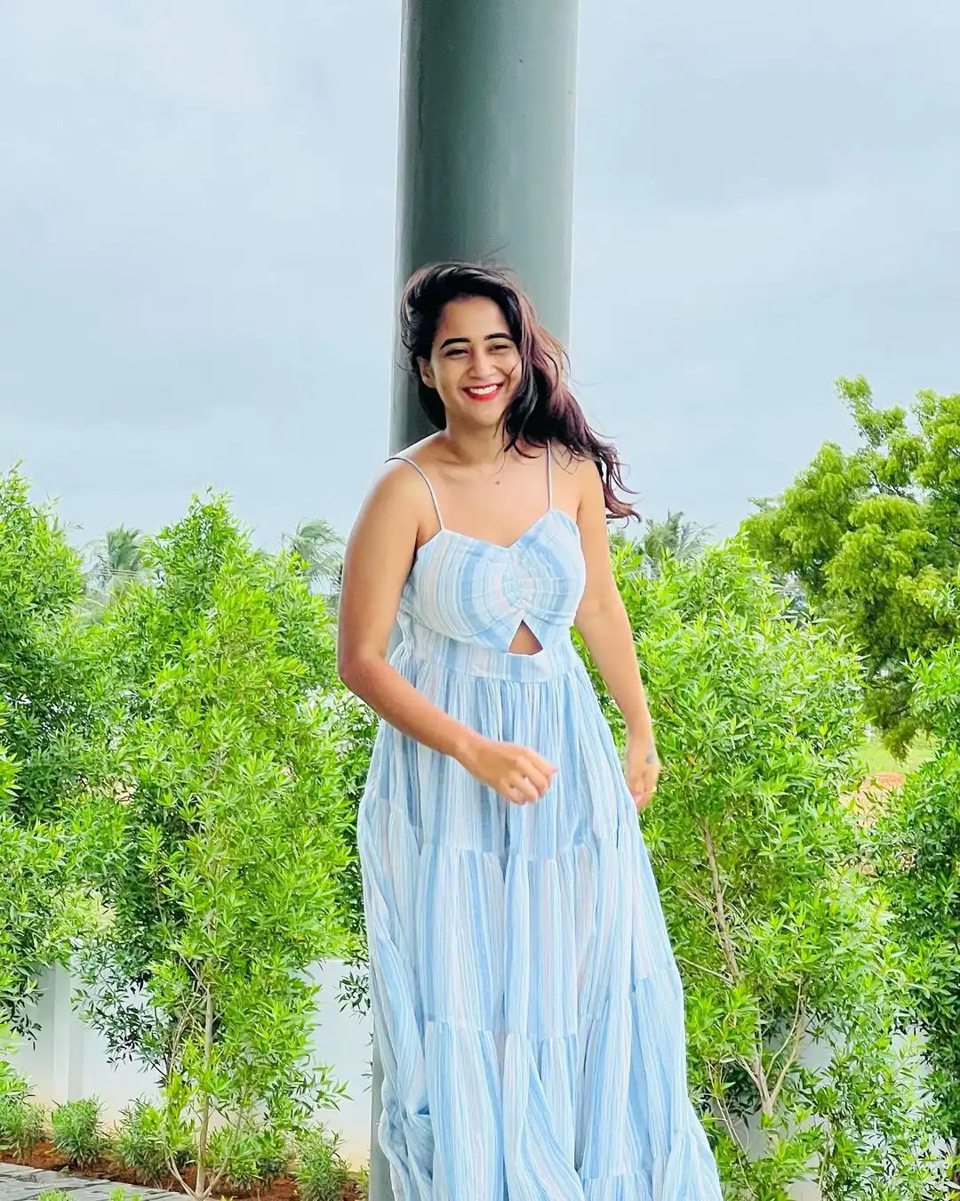 Deepthi Sunaina cute looks with Enjoying Monsoon