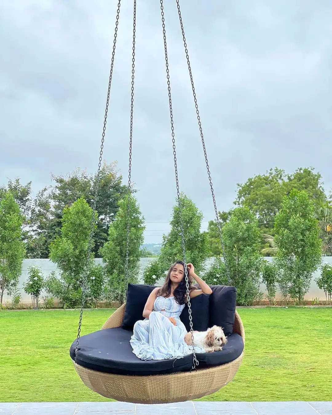 Deepthi Sunaina cute looks with Enjoying Monsoon