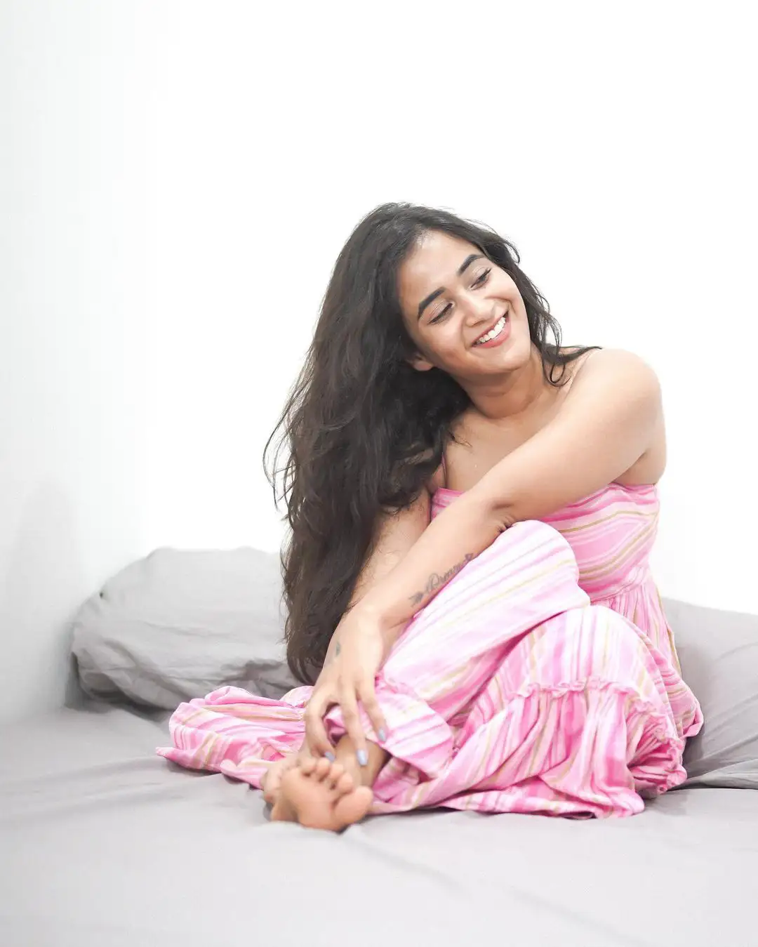 Deepthi Sunaina Cute Looks in Pink Dress