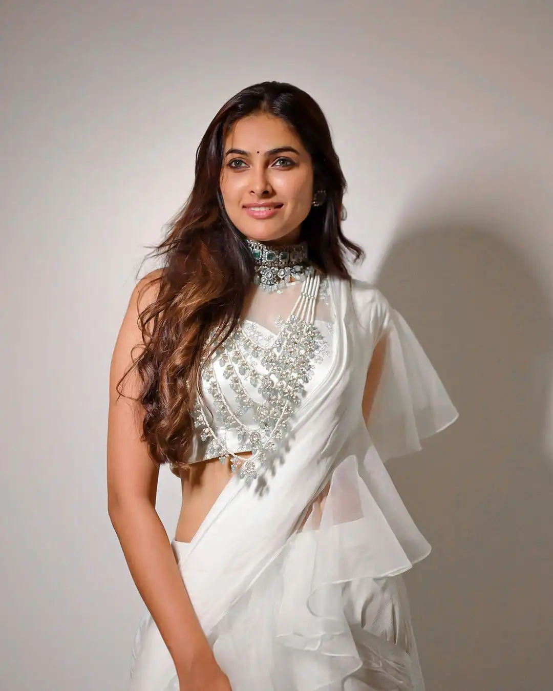 Divi Vadthya Stunning Looks in White Saree 