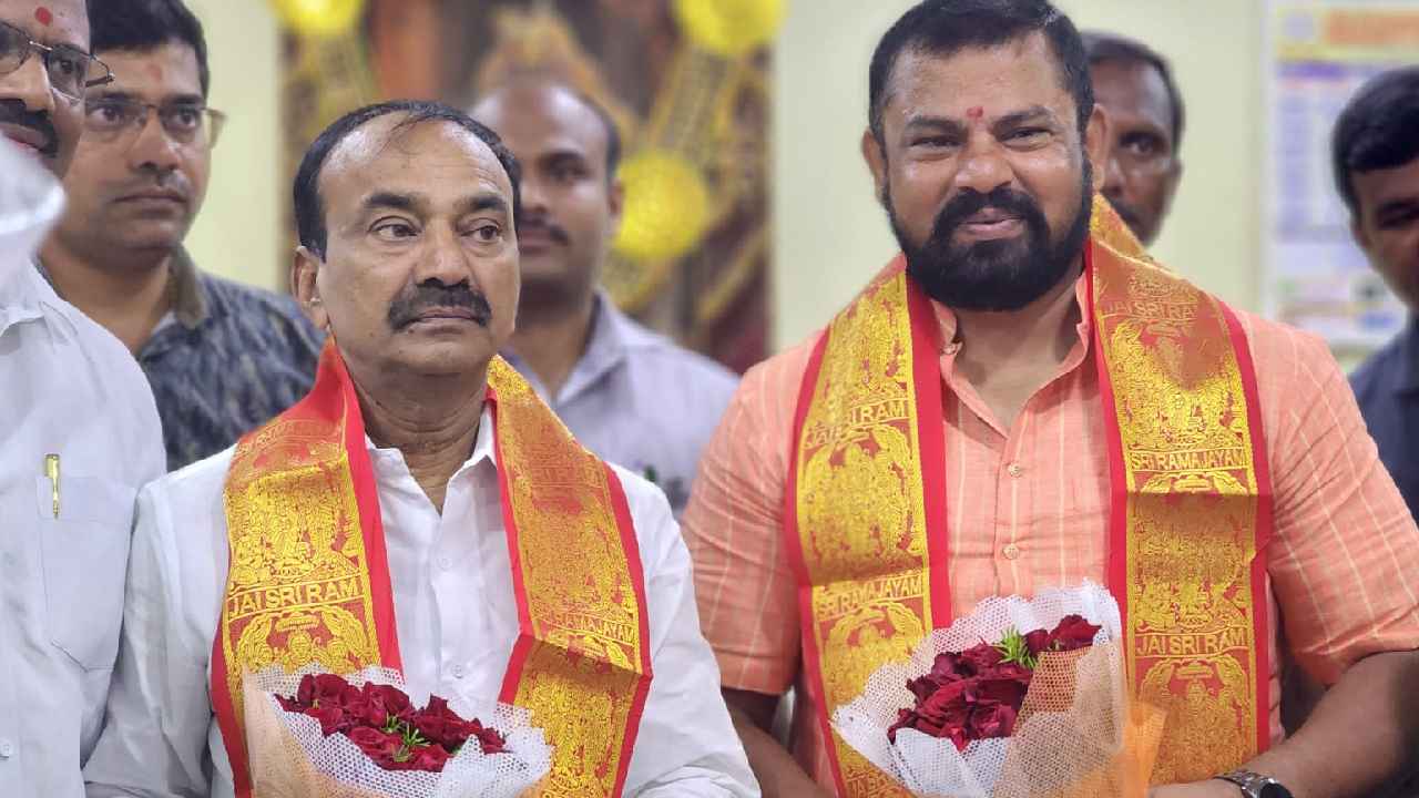 Eatala Rajender : రాజాసింగ్ ఇంటికి వెళ్లిన ఈటల రాజేందర్పై హైకమాండ్ సీరియస్, ఇది కరెక్ట్ కాదని మండిపాటు Eatala Rajender : రాజాసింగ్ ఇంటికి వెళ్లిన ఈటల రాజేందర్పై హైకమాండ్ సీరియస్, ఇది కరెక్ట్ కాదని మండిపాటు