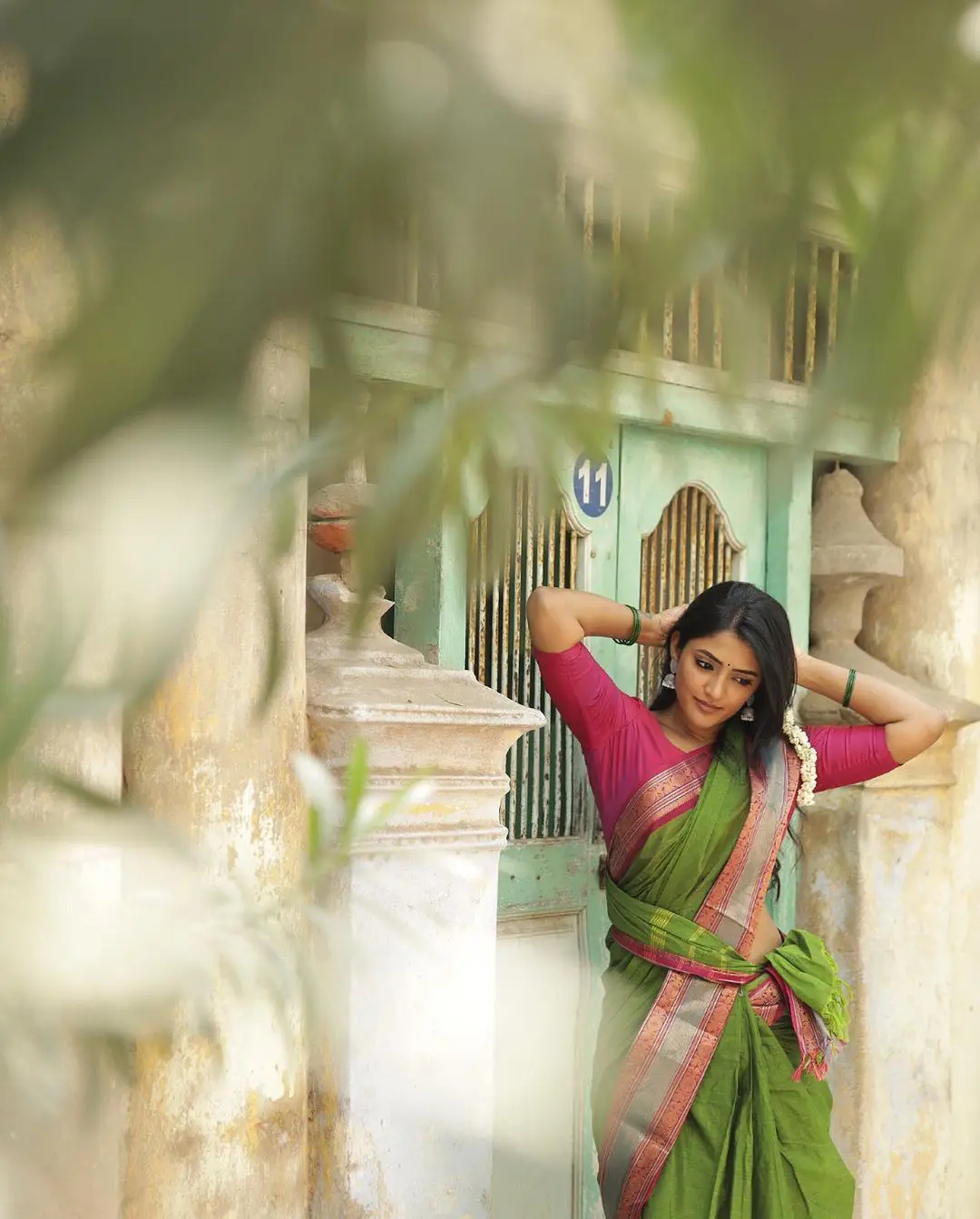 Eesha Rebba latest saree photos in village girl look
