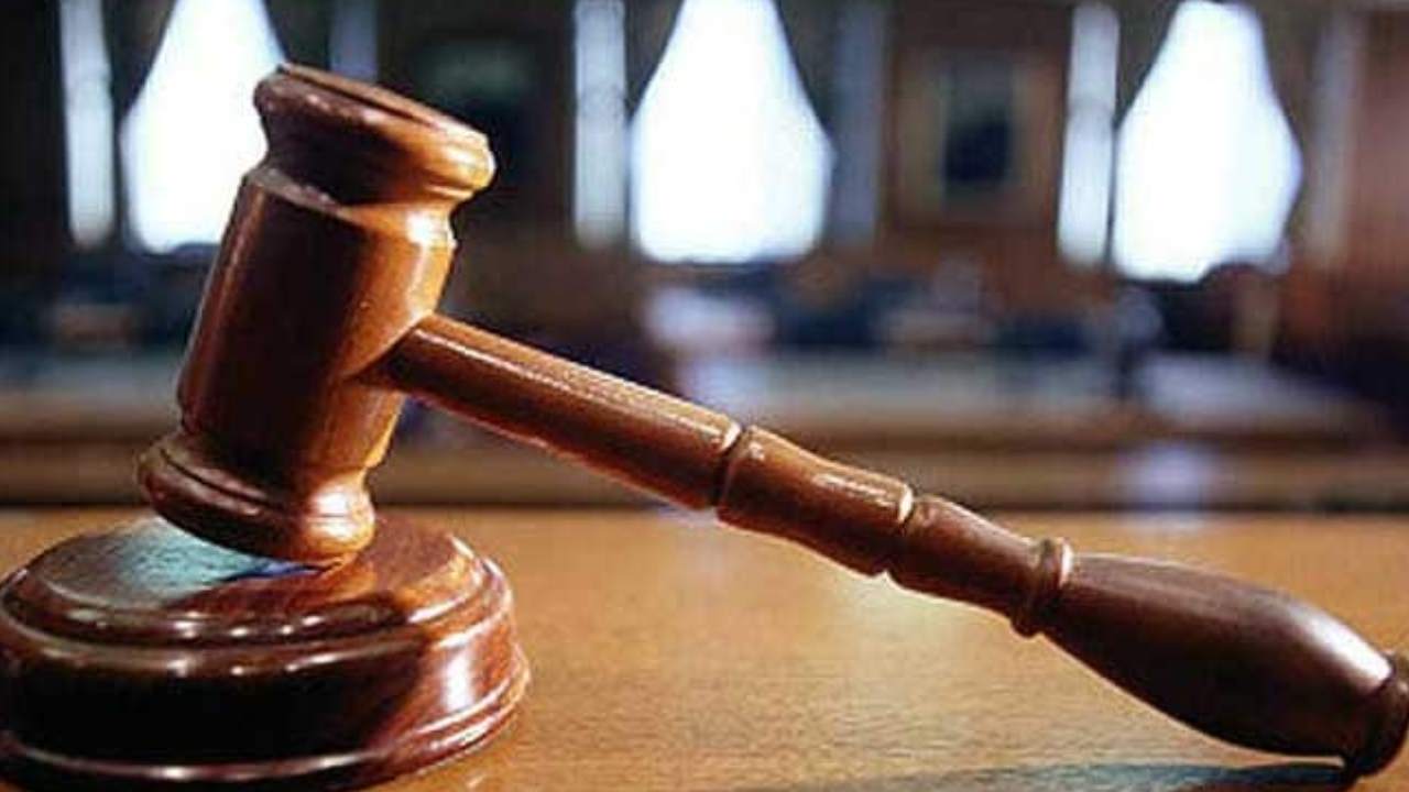 Madhya Pradesh: మహిళల సమ్మతి వయస్సును 18 నుంచి 16కి తగ్గించాలి.. కేంద్రాన్ని కోరిన హైకోర్టు Madhya Pradesh: మహిళల సమ్మతి వయస్సును 18 నుంచి 16కి తగ్గించాలి.. కేంద్రాన్ని కోరిన హైకోర్టు