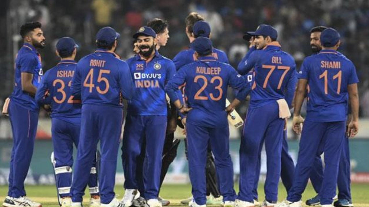 IND vs WI 1st ODI Match: టీమిండియాకు బిగ్ షాక్.. వెస్టిండీస్తో వన్డే సిరీస్ నుంచి స్టార్ ప్లేయర్ ఔట్.. ఎందుకంటే? IND vs WI 1st ODI Match: టీమిండియాకు బిగ్ షాక్.. వెస్టిండీస్తో వన్డే సిరీస్ నుంచి స్టార్ ప్లేయర్ ఔట్.. ఎందుకంటే?