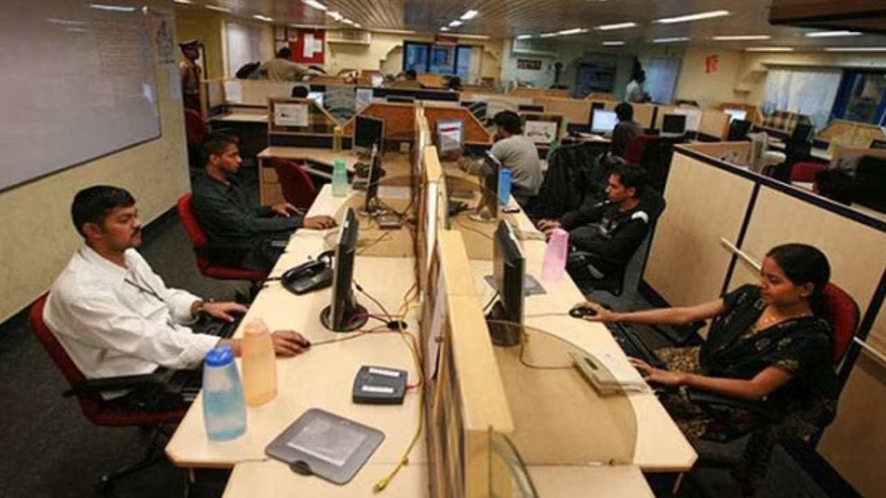 IT Jobs: ఐటీ ఉద్యోగులకు షాక్..! కంపెనీలకు యూఎస్ మాంద్యం ఎఫెక్ట్.. ఫ్రెషర్స్ రిక్రూట్మెంట్ మూడేళ్ల కష్టానికి.. IT Jobs: ఐటీ ఉద్యోగులకు షాక్..! కంపెనీలకు యూఎస్ మాంద్యం ఎఫెక్ట్.. ఫ్రెషర్స్ రిక్రూట్మెంట్ మూడేళ్ల కష్టానికి..