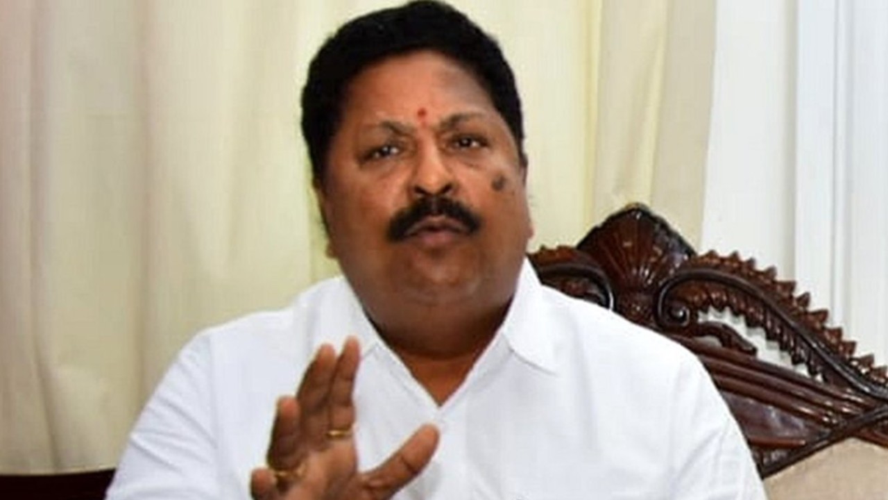 Karumuri Nageshwara Rao : ఎప్పుడు ఎన్నికలు వచ్చినా.. ఎన్ని పార్టీలు కలిసినా సింగిల్ గానే పోటీ : మంత్రి కారుమూరి Karumuri Nageshwara Rao : ఎప్పుడు ఎన్నికలు వచ్చినా.. ఎన్ని పార్టీలు కలిసినా సింగిల్ గానే పోటీ : మంత్రి కారుమూరి