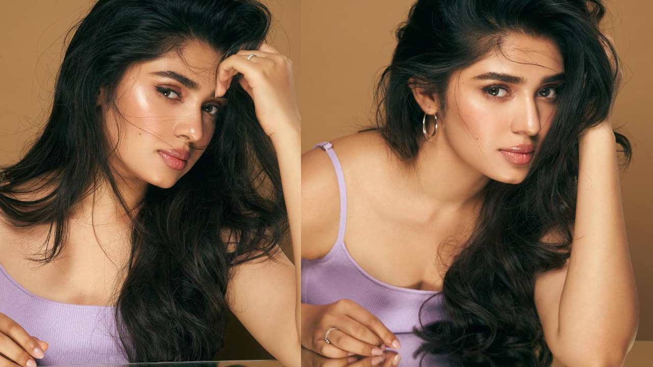 Krithi Shetty : కవ్వించే చూపులతో హాట్ ఫొటోలు పోస్ట్ చేసిన కృతి శెట్టి