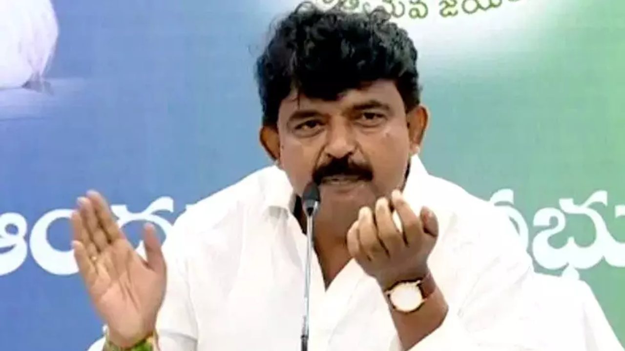 Perni Nani : దిక్కుమాలిన రాజకీయాల కోసం వాలంటీర్లపై నీచమైన మాటలా..? : పేర్ని నాని Perni Nani : దిక్కుమాలిన రాజకీయాల కోసం వాలంటీర్లపై నీచమైన మాటలా..? : పేర్ని నాని