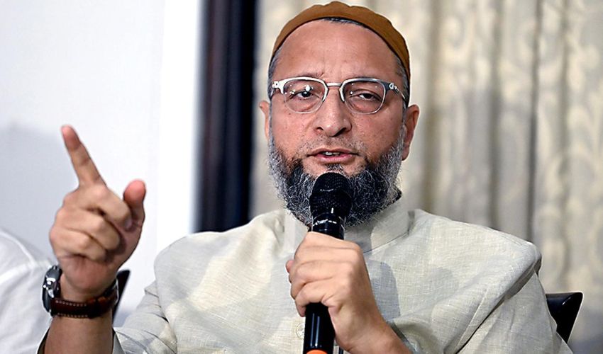 Asaduddin Owaisi : మీ ఇంట్లో గేదె పాలు ఇవ్వకపోయినా,మీ కోడి గుడ్డు పెట్టకపోయినా వాటికి ముస్లింలే కారణమంటారు : ఎంపీ అసదుద్దీన్ ఒవైసీ Asaduddin Owaisi : మీ ఇంట్లో గేదె పాలు ఇవ్వకపోయినా,మీ కోడి గుడ్డు పెట్టకపోయినా వాటికి ముస్లింలే కారణమంటారు : ఎంపీ అసదుద్దీన్ ఒవైసీ