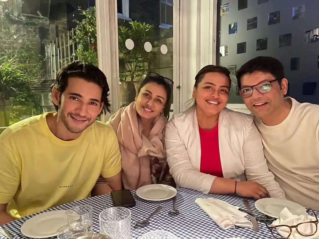 Mahesh Babu Enjoying with Family in London