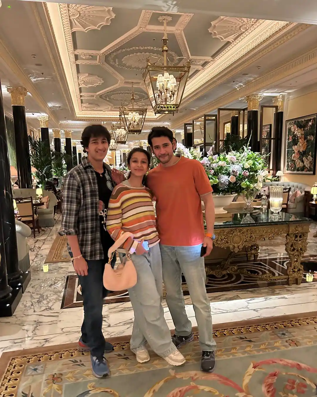 Mahesh Babu Enjoying with Family in London