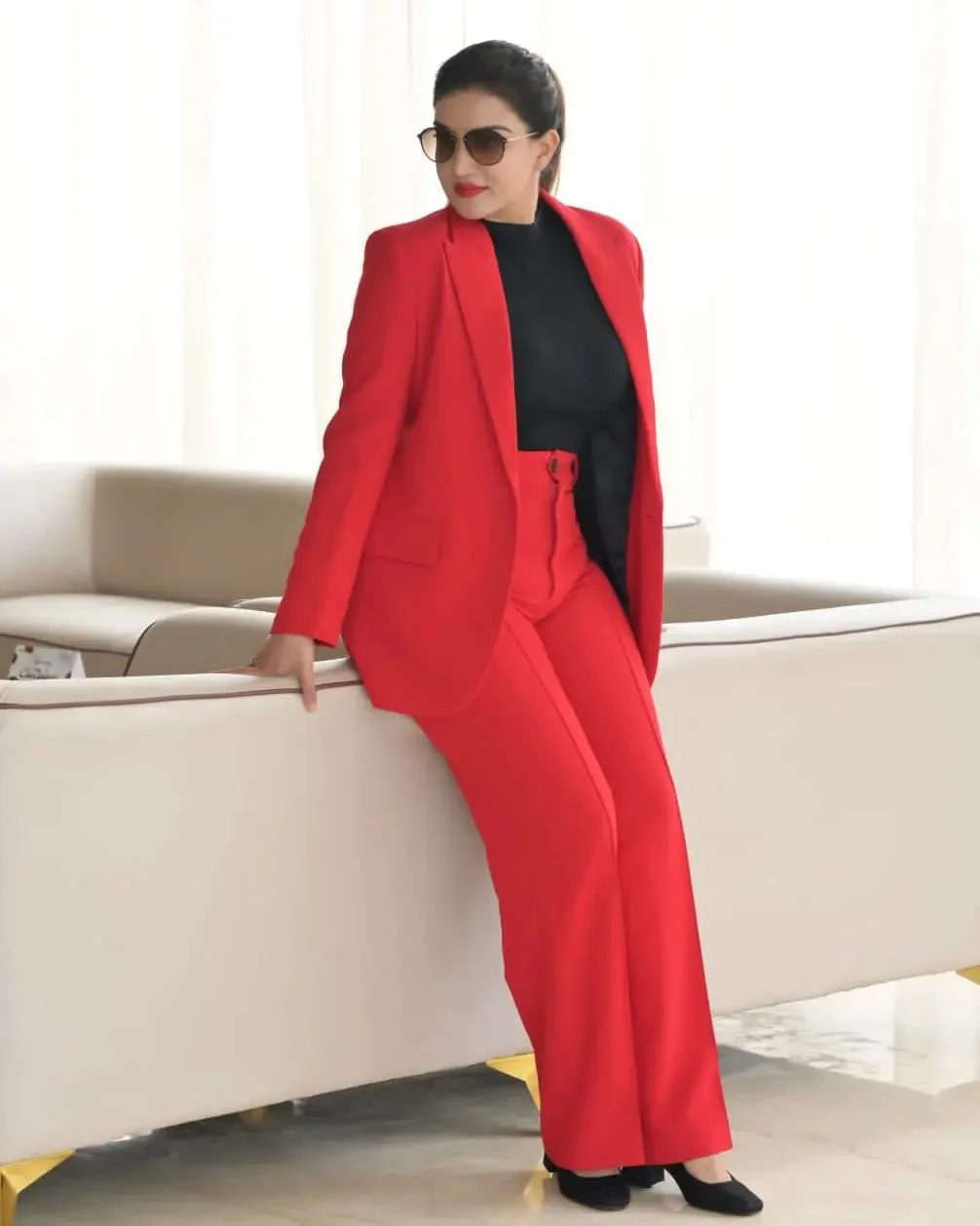 Malayala Actress Honey Rose Stylish Photos gone viral