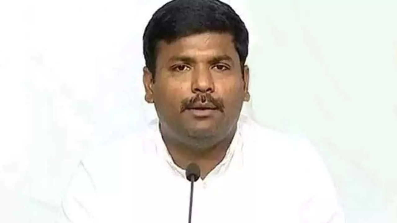 Minister Amarnath : పవన్ కళ్యాణ్ సినిమాల్లో హీరో.. రాజకీయాల్లో సైడ్ హిరో, చంద్రబాబు విలన్ : మంత్రి అమర్నాథ్ Minister Amarnath : పవన్ కళ్యాణ్ సినిమాల్లో హీరో.. రాజకీయాల్లో సైడ్ హిరో, చంద్రబాబు విలన్ : మంత్రి అమర్నాథ్
