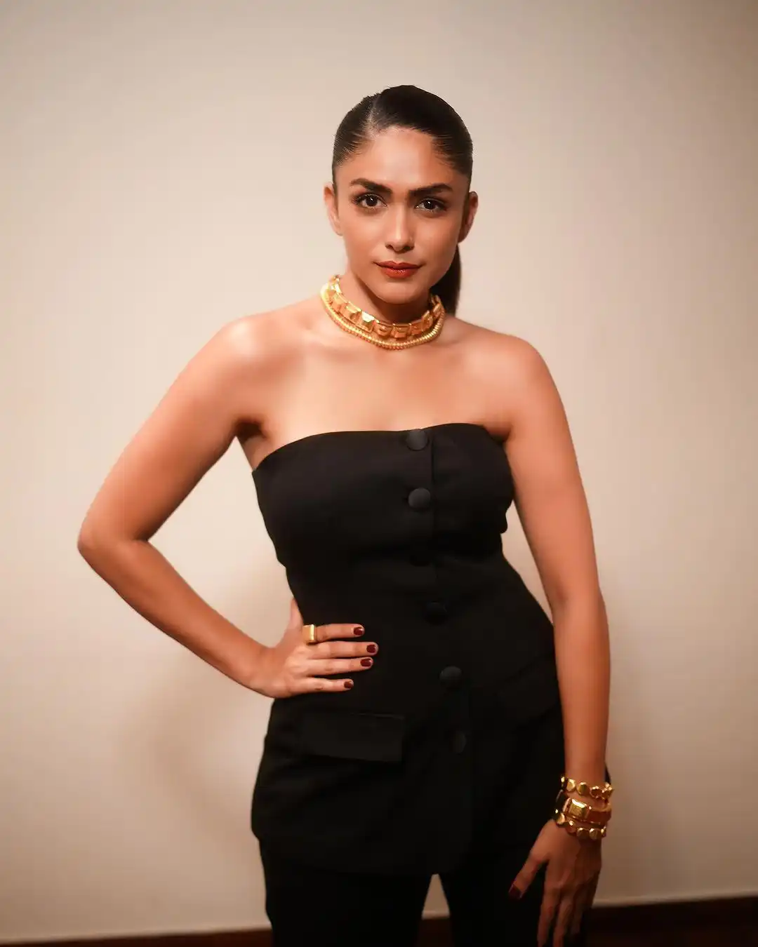 Mrunal Thakur Sizzling Looks in Black Dress