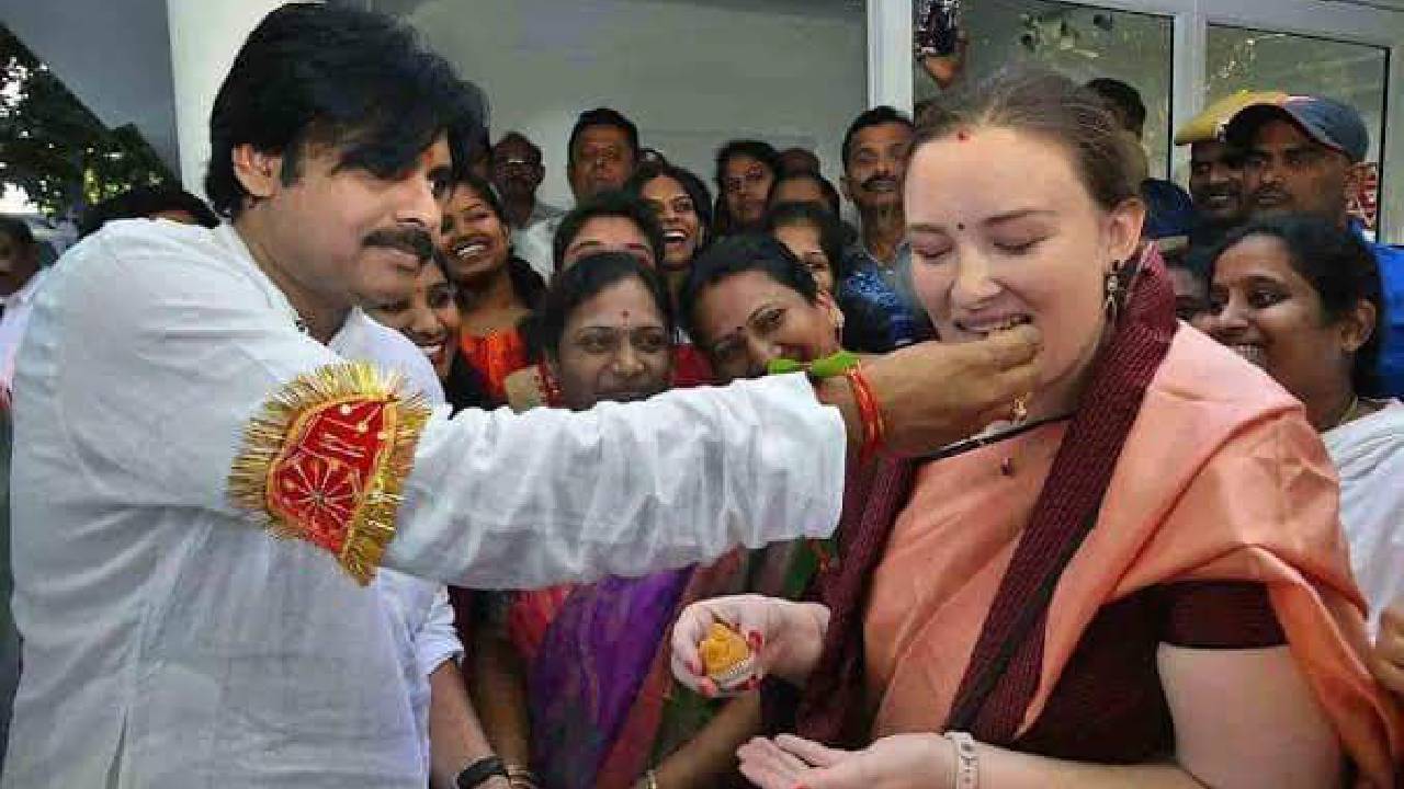 Pawan Kalyan: పవన్ కల్యాణ్పై కుట్ర.. జనసేన హెచ్చరిక.. డీజీపీ ఆఫీసు వద్ద ఉద్రిక్తత Pawan Kalyan: పవన్ కల్యాణ్పై కుట్ర.. జనసేన హెచ్చరిక.. డీజీపీ ఆఫీసు వద్ద ఉద్రిక్తత